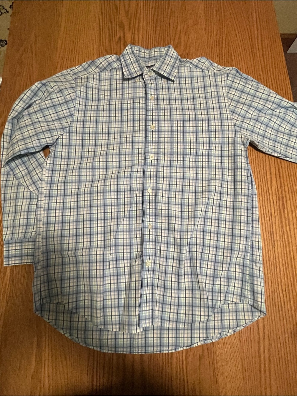 Vineyard Vines Men's Blue and White Shirt
Size Meduim